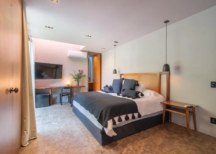 Livin Condesa 4*