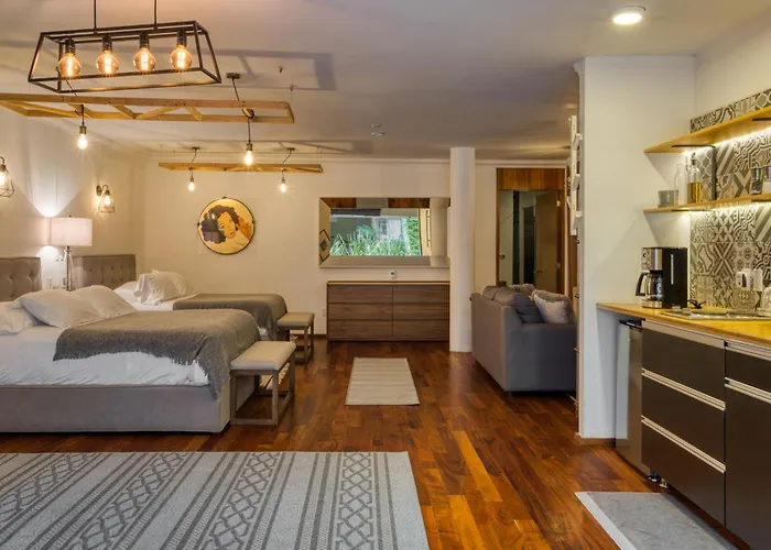 Livin Condesa 4*